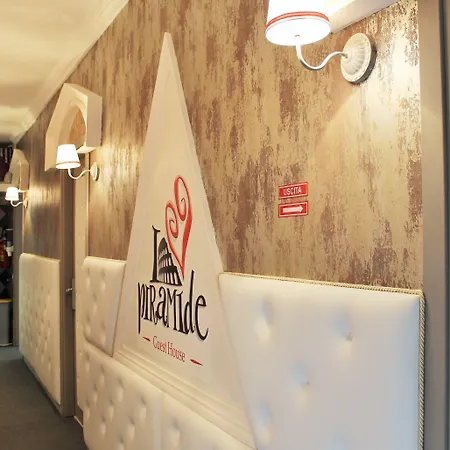 아이 피라미드 게스트하우스 로마