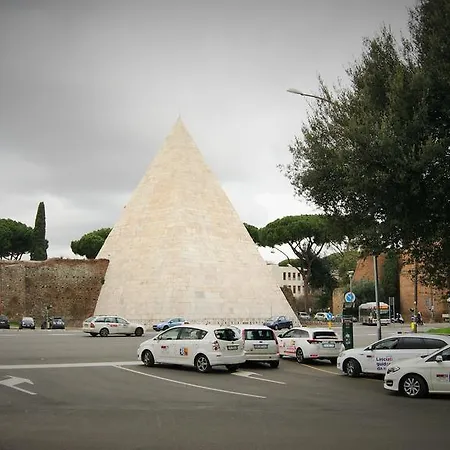 I Piramide Vendégház Róma